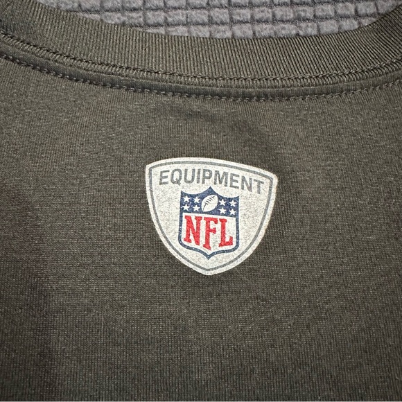 Nike Tampa Bay Buccaneers NFL Dri Fit Training Shirt Mens Large Gray Red Logo - Picture 6 of 6